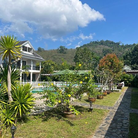 Villa Colina Khao Lak Rooms And Bungalows - Adults Only Bagian luar foto