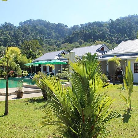 Villa Colina Khao Lak Rooms And Bungalows - Adults Only Bagian luar foto