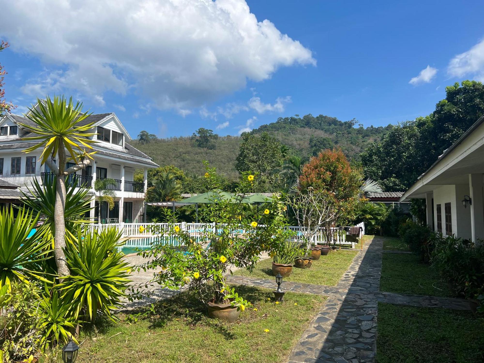 Villa Colina Khao Lak Rooms And Bungalows - Adults Only Bagian luar foto