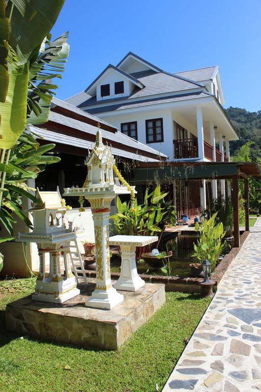 Villa Colina Khao Lak Rooms And Bungalows - Adults Only Bagian luar foto