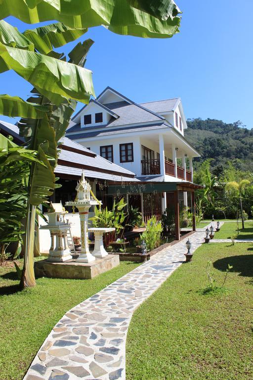 Villa Colina Khao Lak Rooms And Bungalows - Adults Only Bagian luar foto