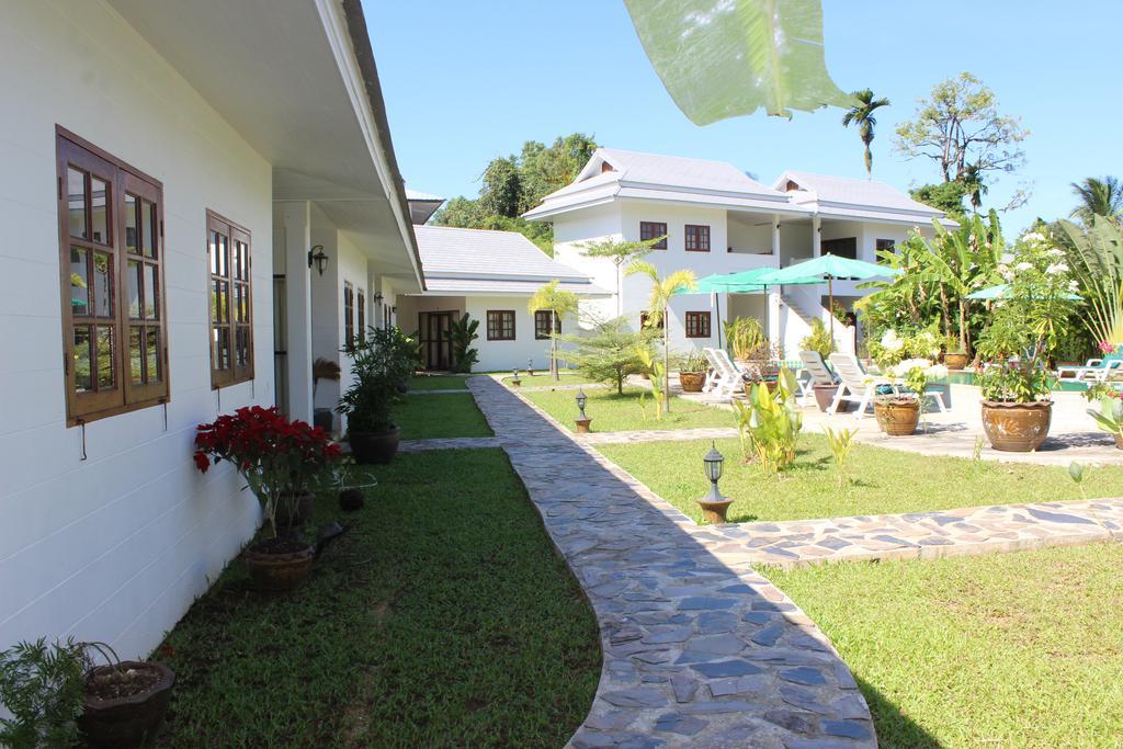 Villa Colina Khao Lak Rooms And Bungalows - Adults Only Bagian luar foto